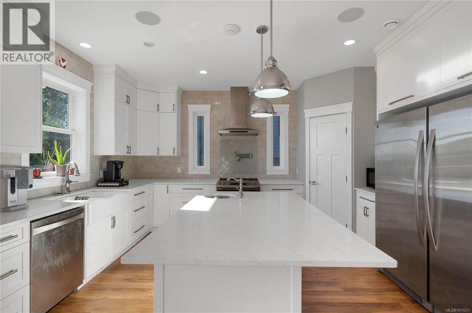 Photo 8 of 2613 Sunderland Rd, Campbell River BC