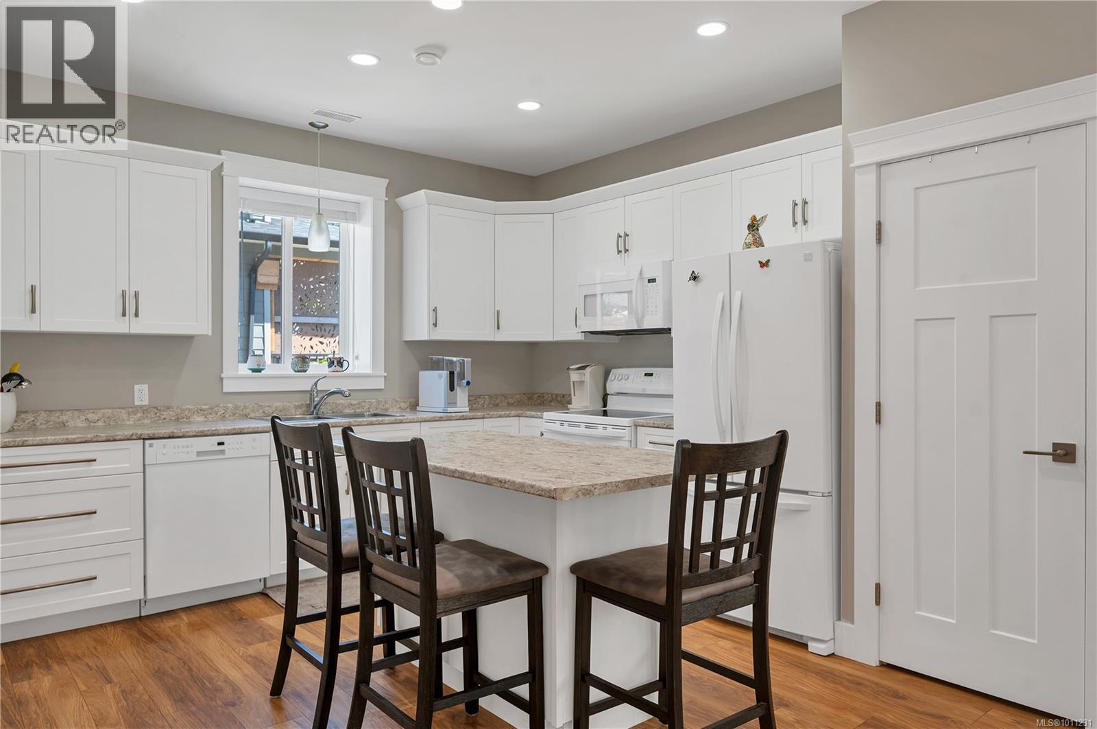 Photo 1 of 2613 Sunderland Rd, Campbell River BC