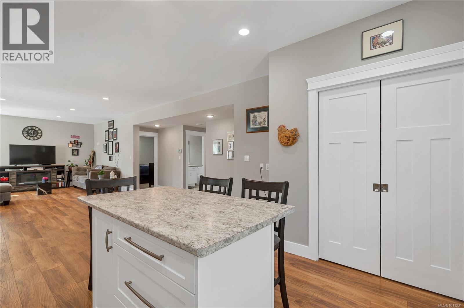 Photo 9 of 2613 Sunderland Rd, Campbell River BC