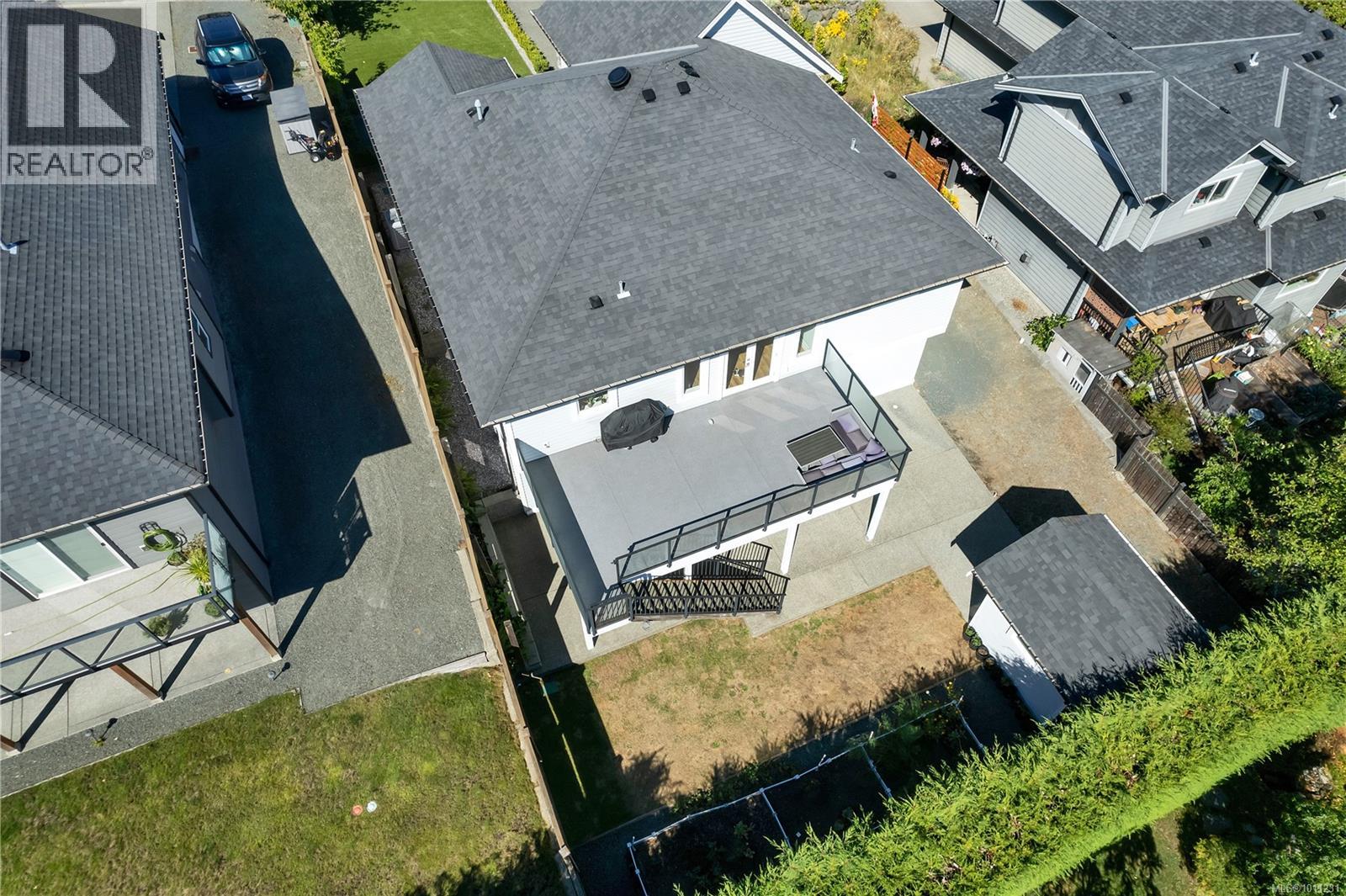 Photo 7 of 2613 Sunderland Rd, Campbell River BC