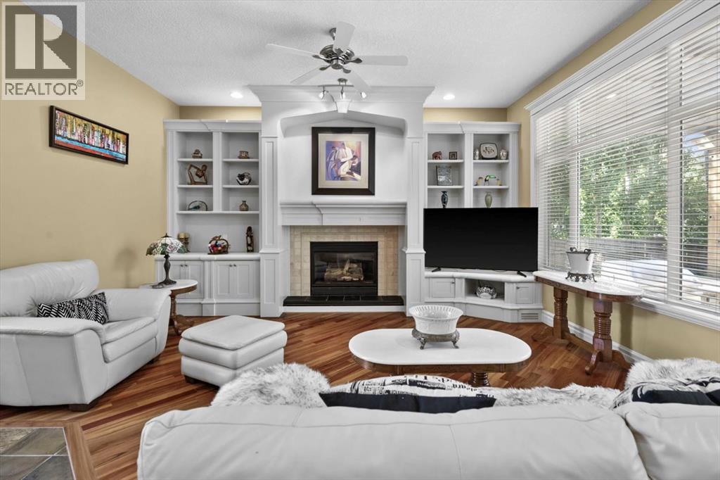 Single Family House for Sale in  Royal Terrace NW Royal Oak Calgary 