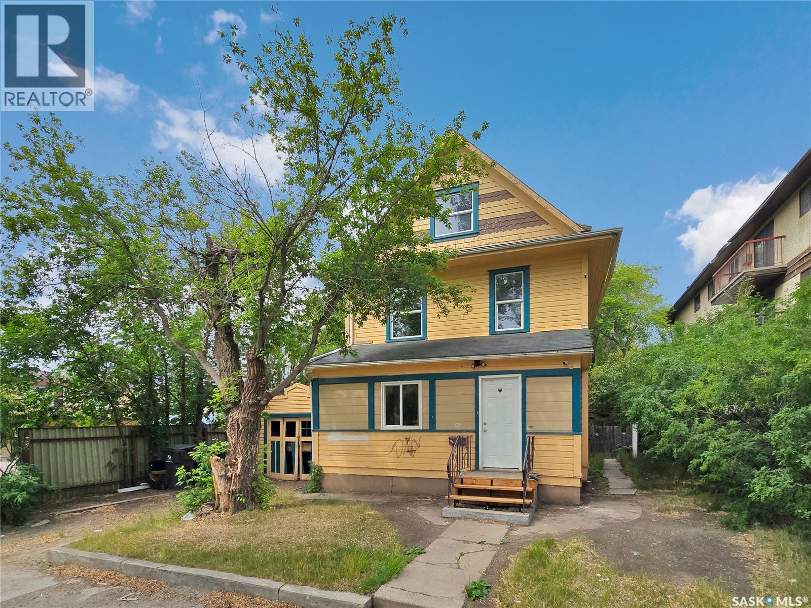 Photo 18 of 221 N Avenue S, Saskatoon SK