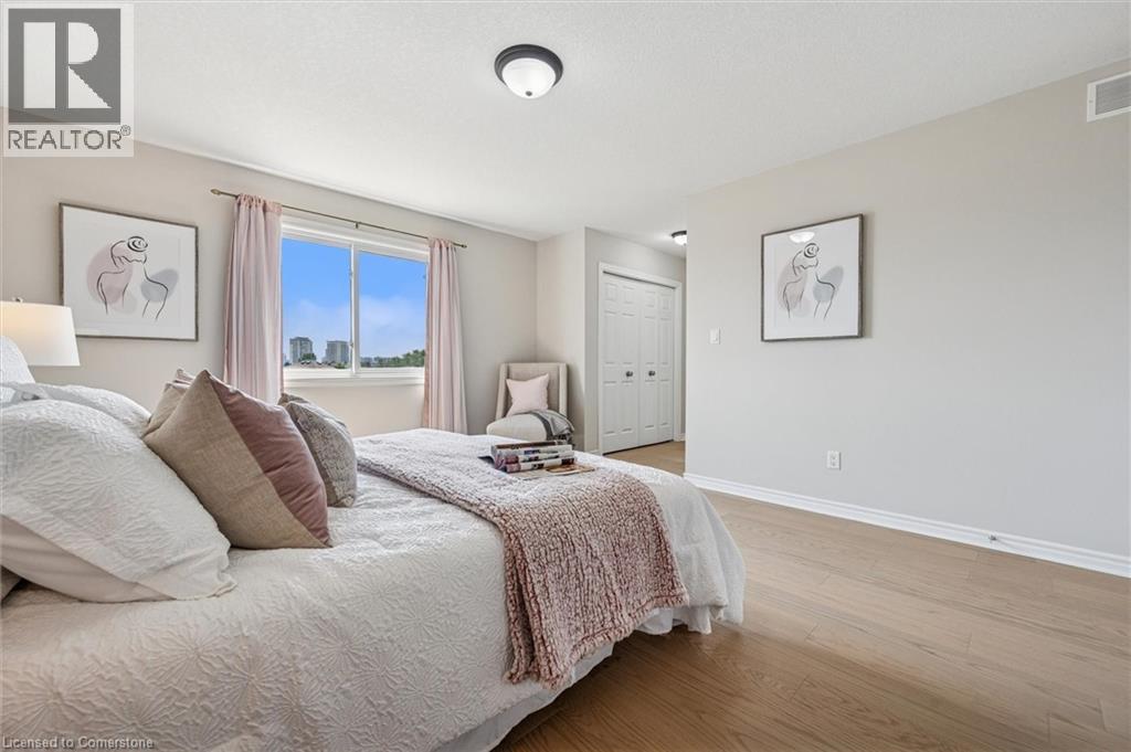 Photo 32 of 383 Tealby Crescent, Waterloo ON