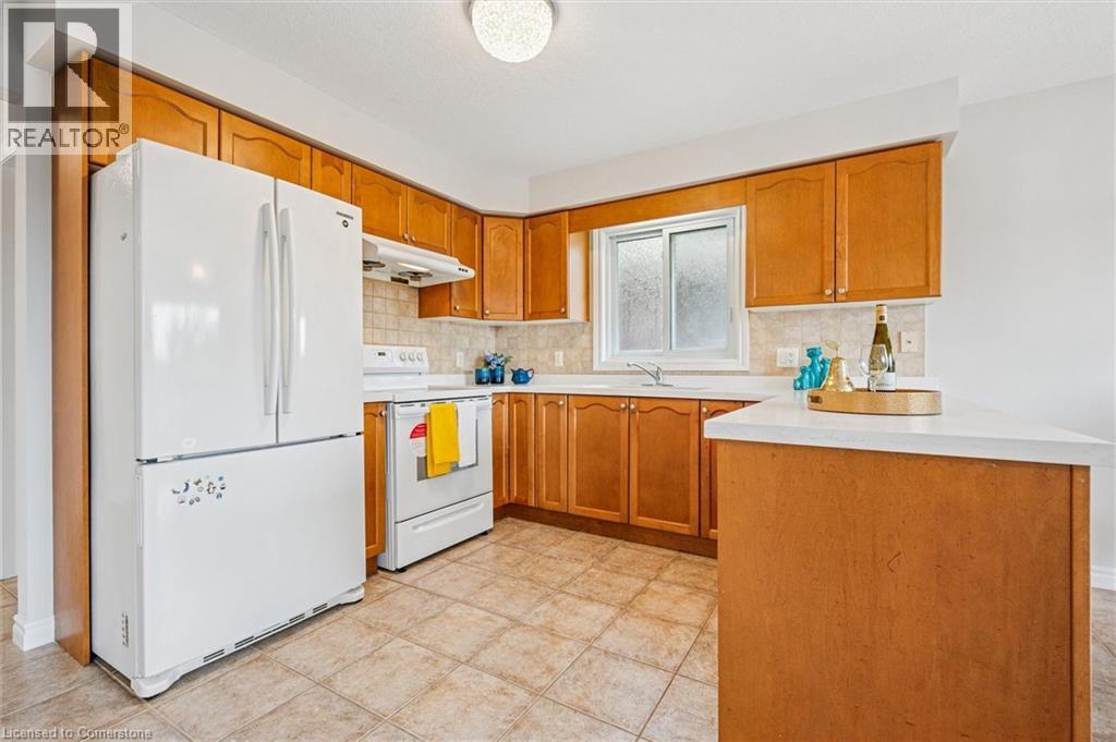 Photo 10 of 383 Tealby Crescent, Waterloo ON