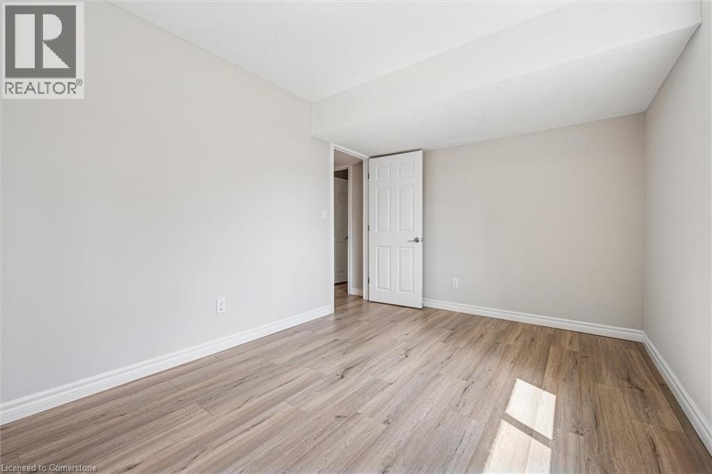 Photo 20 of 383 Tealby Crescent, Waterloo ON