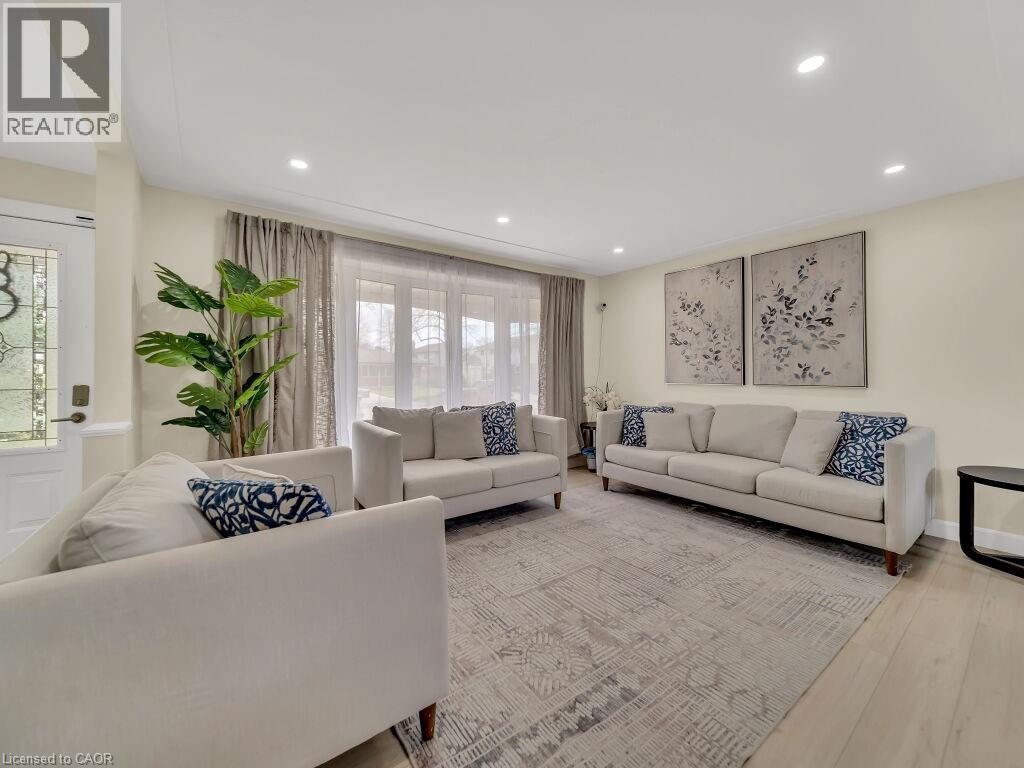 Photo 13 of 75 Bettley Crescent, Kitchener ON