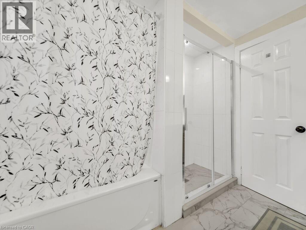 Photo 32 of 75 Bettley Crescent, Kitchener ON
