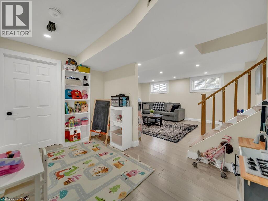 Photo 16 of 75 Bettley Crescent, Kitchener ON