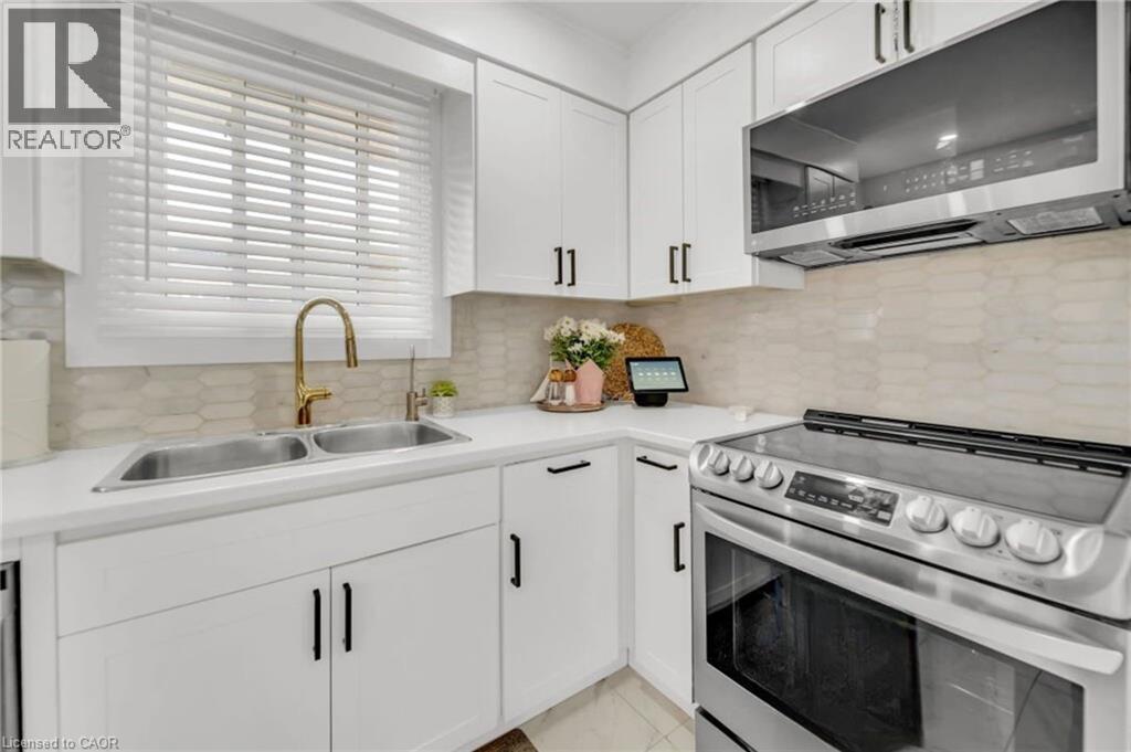 Photo 27 of 75 Bettley Crescent, Kitchener ON