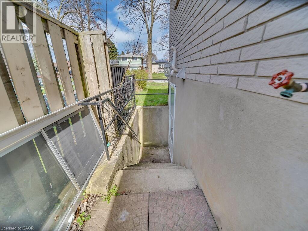 Photo 17 of 75 Bettley Crescent, Kitchener ON
