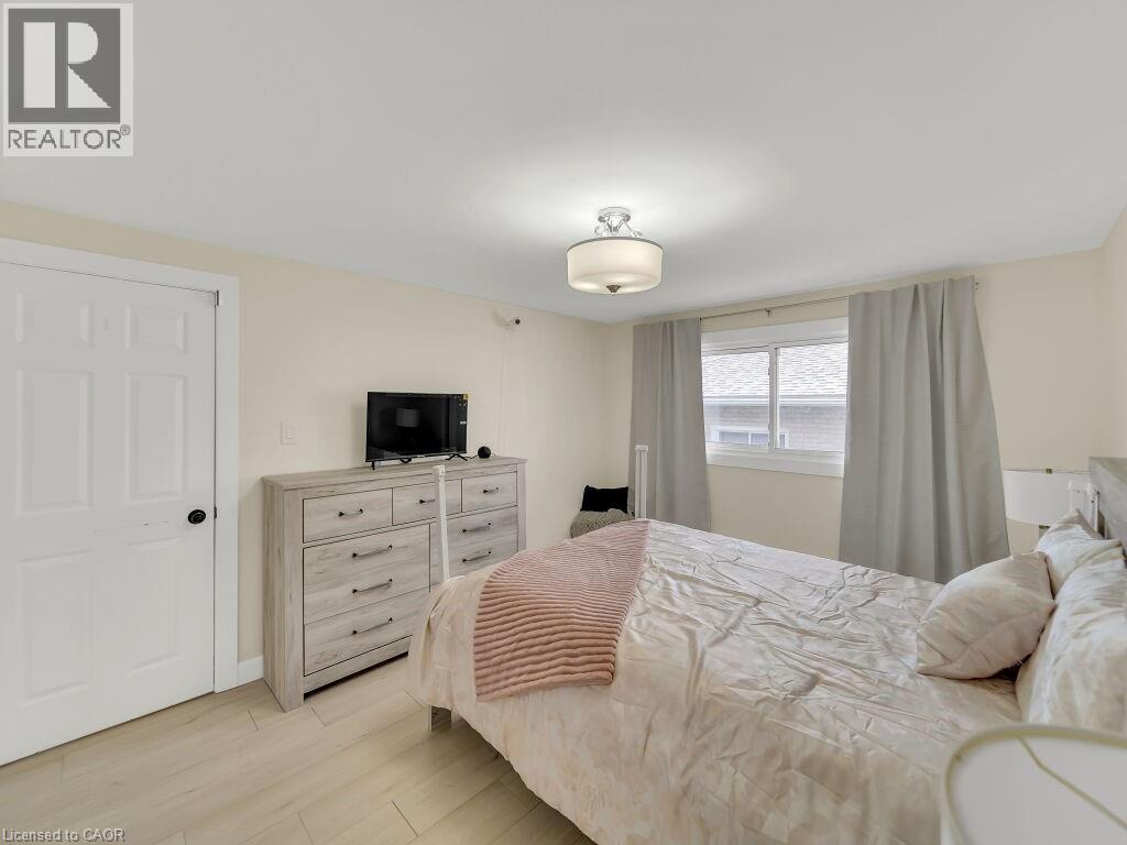 Photo 20 of 75 Bettley Crescent, Kitchener ON