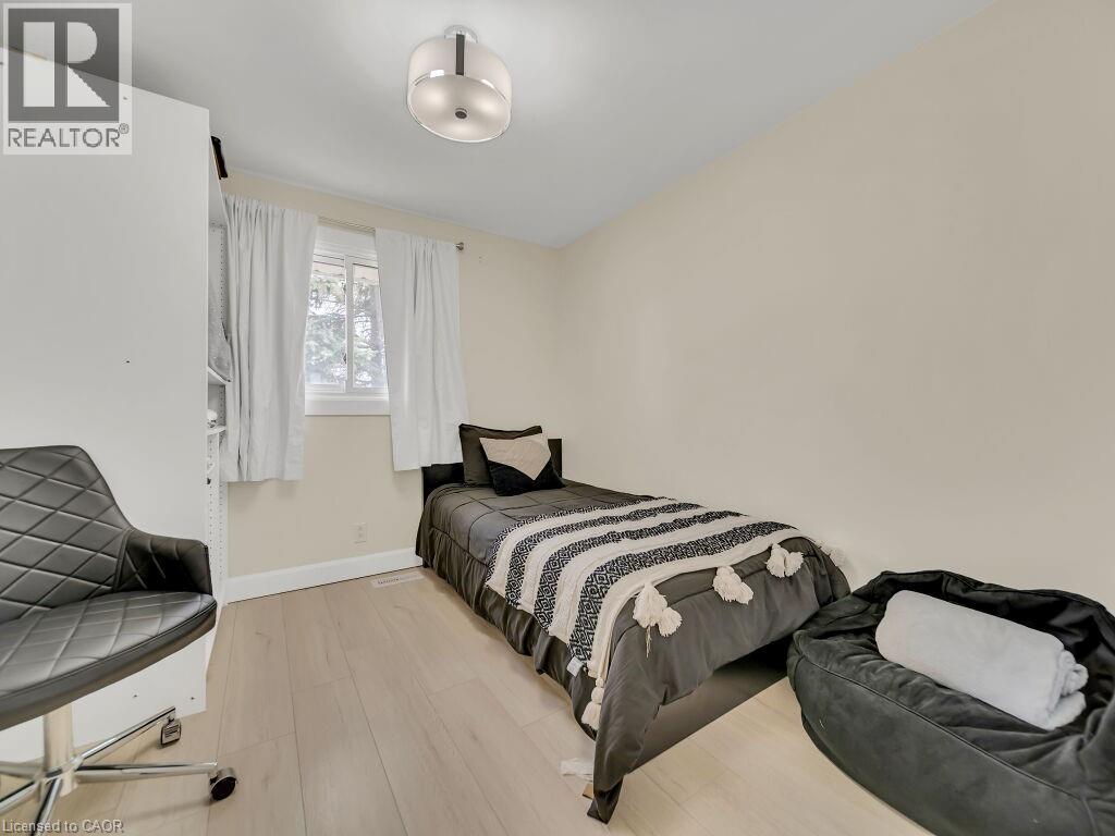Photo 33 of 75 Bettley Crescent, Kitchener ON