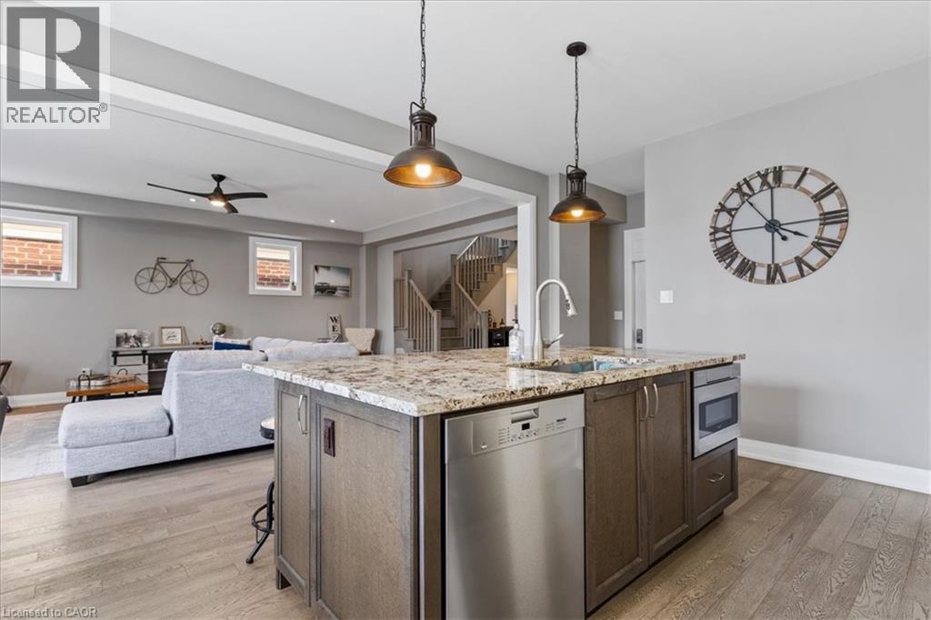 Photo 16 of 504 Equestrian Way, Cambridge ON