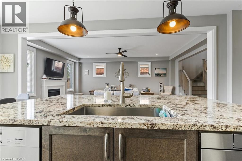 Photo 15 of 504 Equestrian Way, Cambridge ON