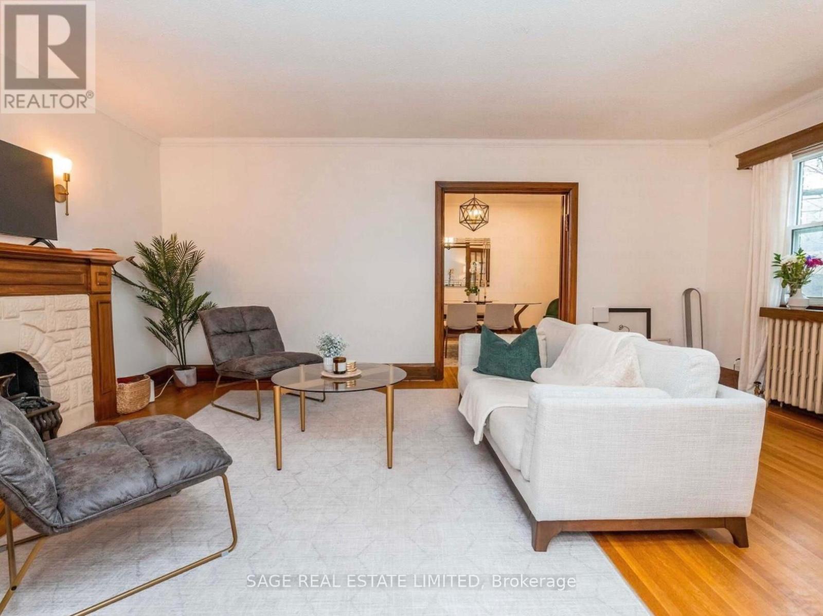 Photo 21 of Main 740 Avenue Road N, Toronto ON