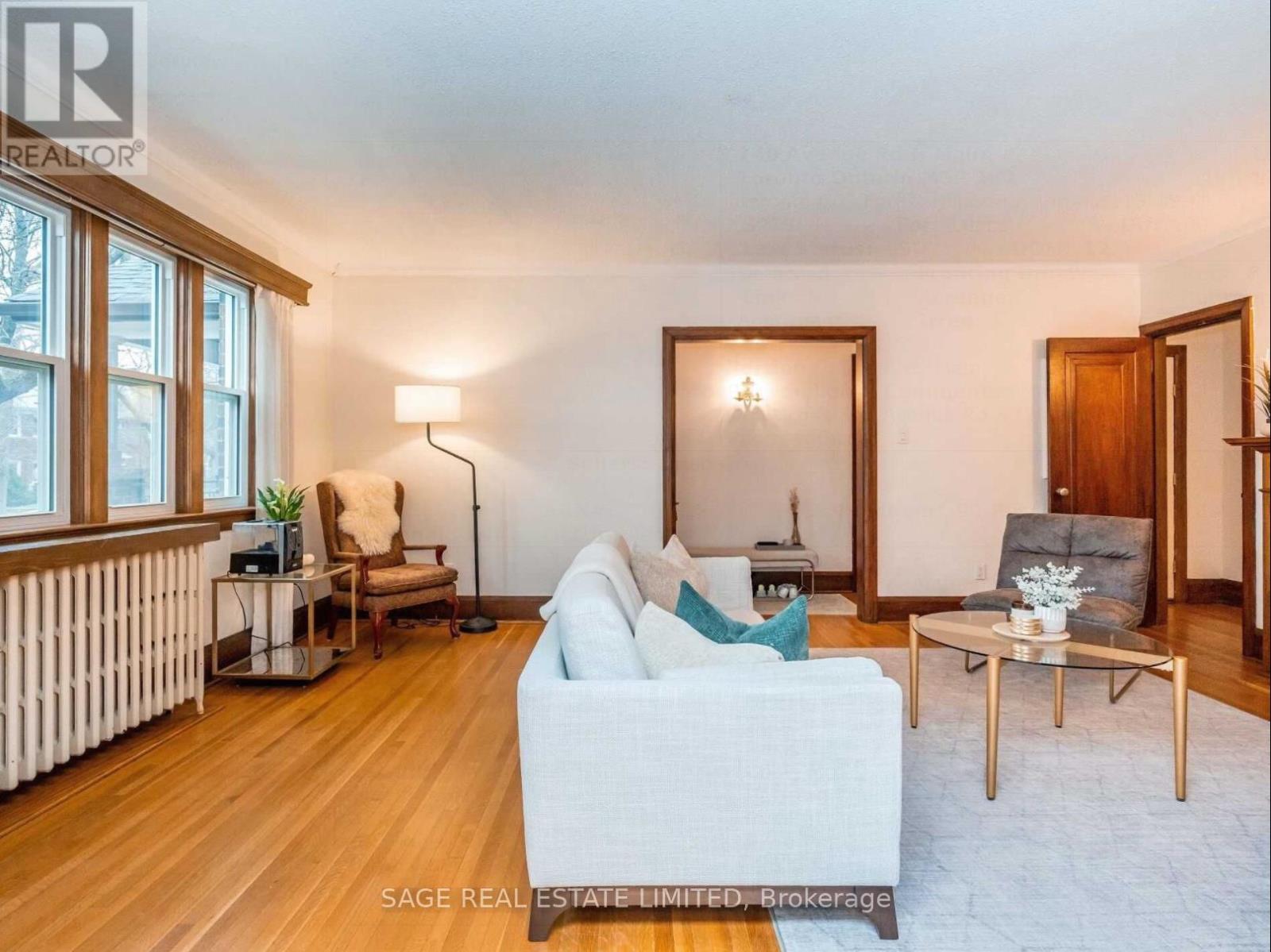 Photo 19 of Main 740 Avenue Road N, Toronto ON