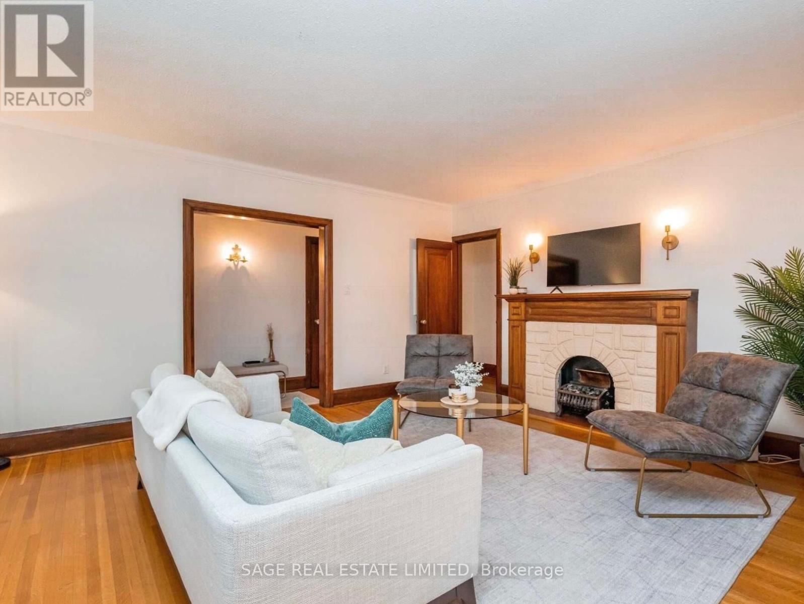 Photo 8 of Main 740 Avenue Road N, Toronto ON