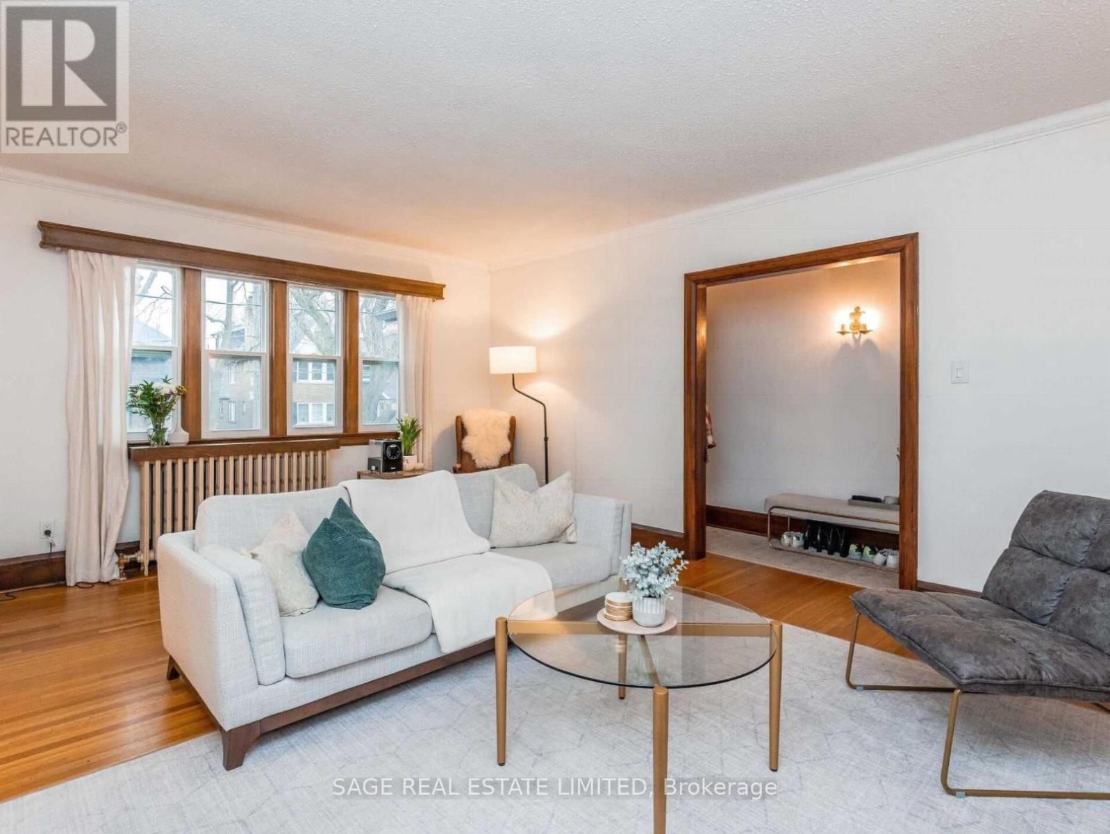 Photo 20 of Main 740 Avenue Road N, Toronto ON