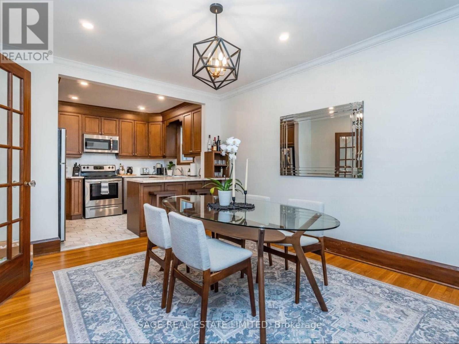 Photo 24 of Main 740 Avenue Road N, Toronto ON
