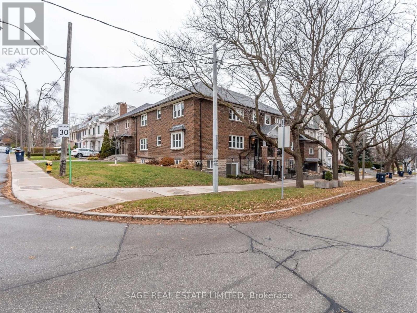 Photo 17 of Main 740 Avenue Road N, Toronto ON