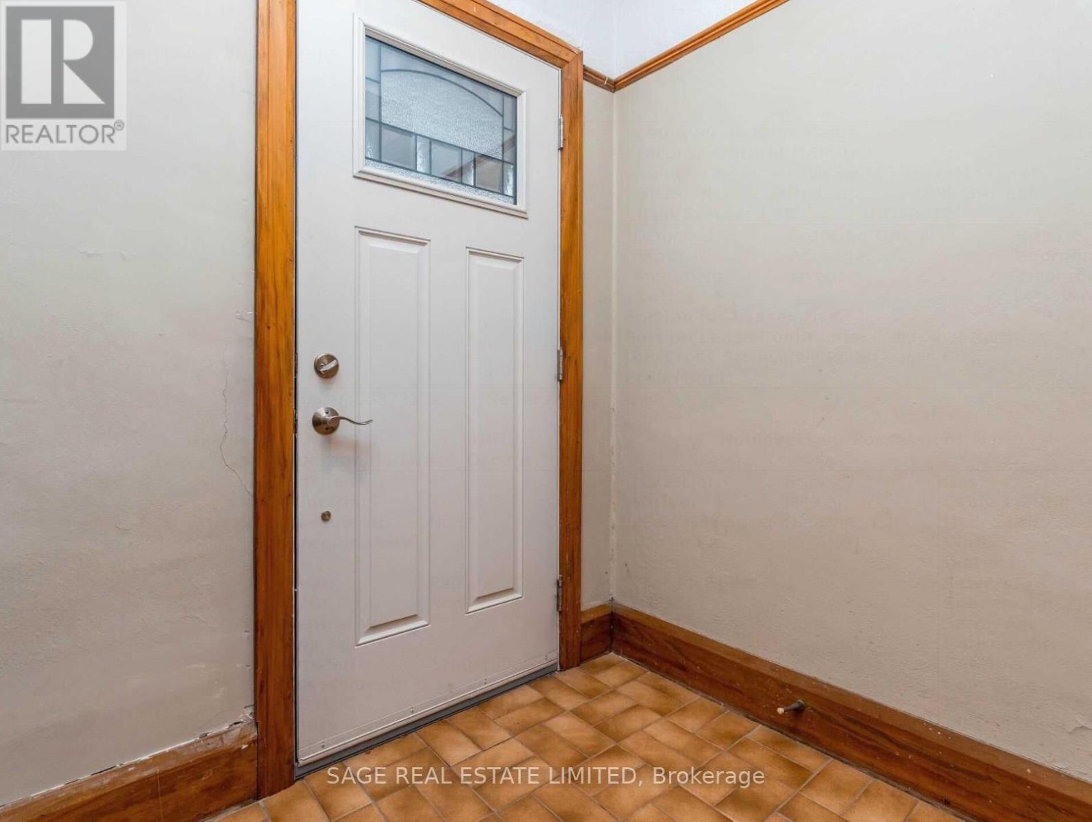 Photo 13 of Main 740 Avenue Road N, Toronto ON