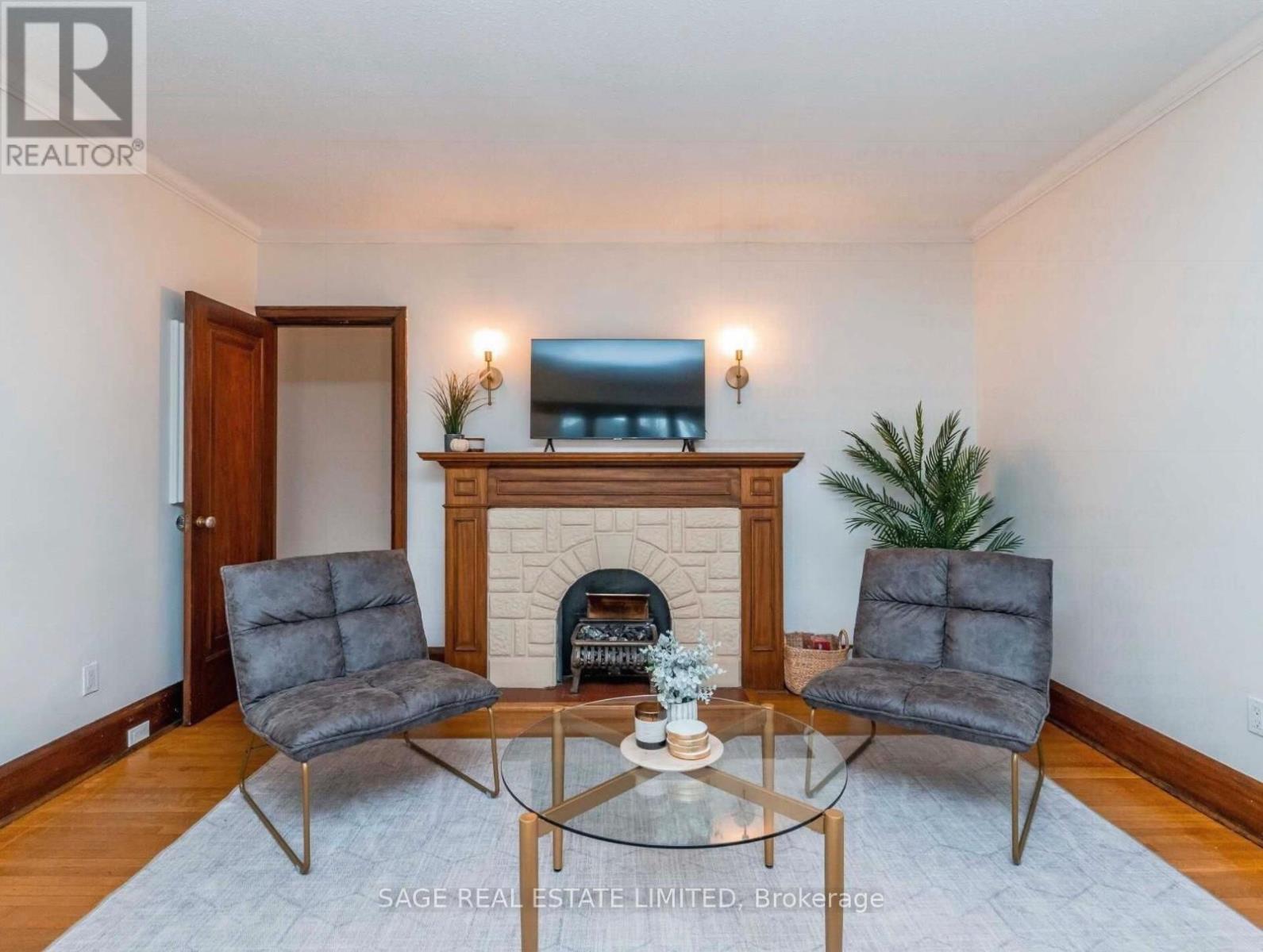 Photo 5 of Main 740 Avenue Road N, Toronto ON