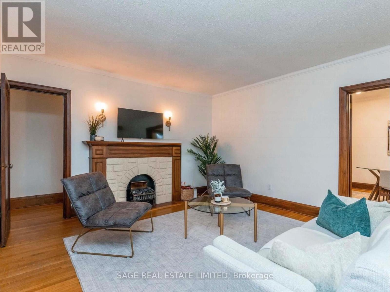 Photo 23 of Main 740 Avenue Road N, Toronto ON