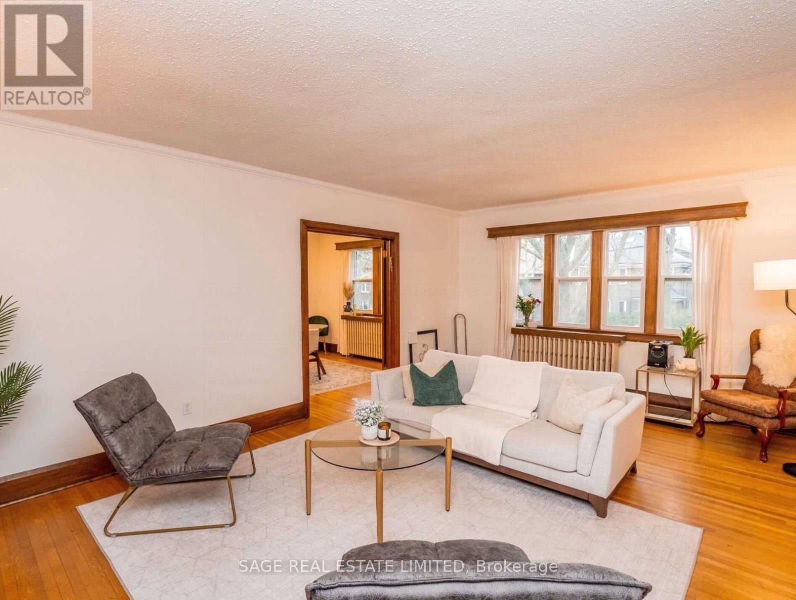 Photo 4 of Main 740 Avenue Road N, Toronto ON