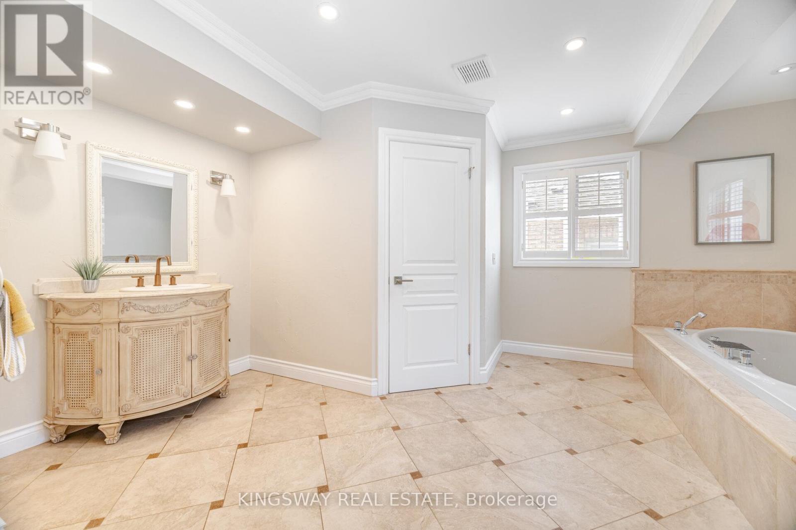 Photo 26 of 2246 Grand Ravine Drive, Oakville ON