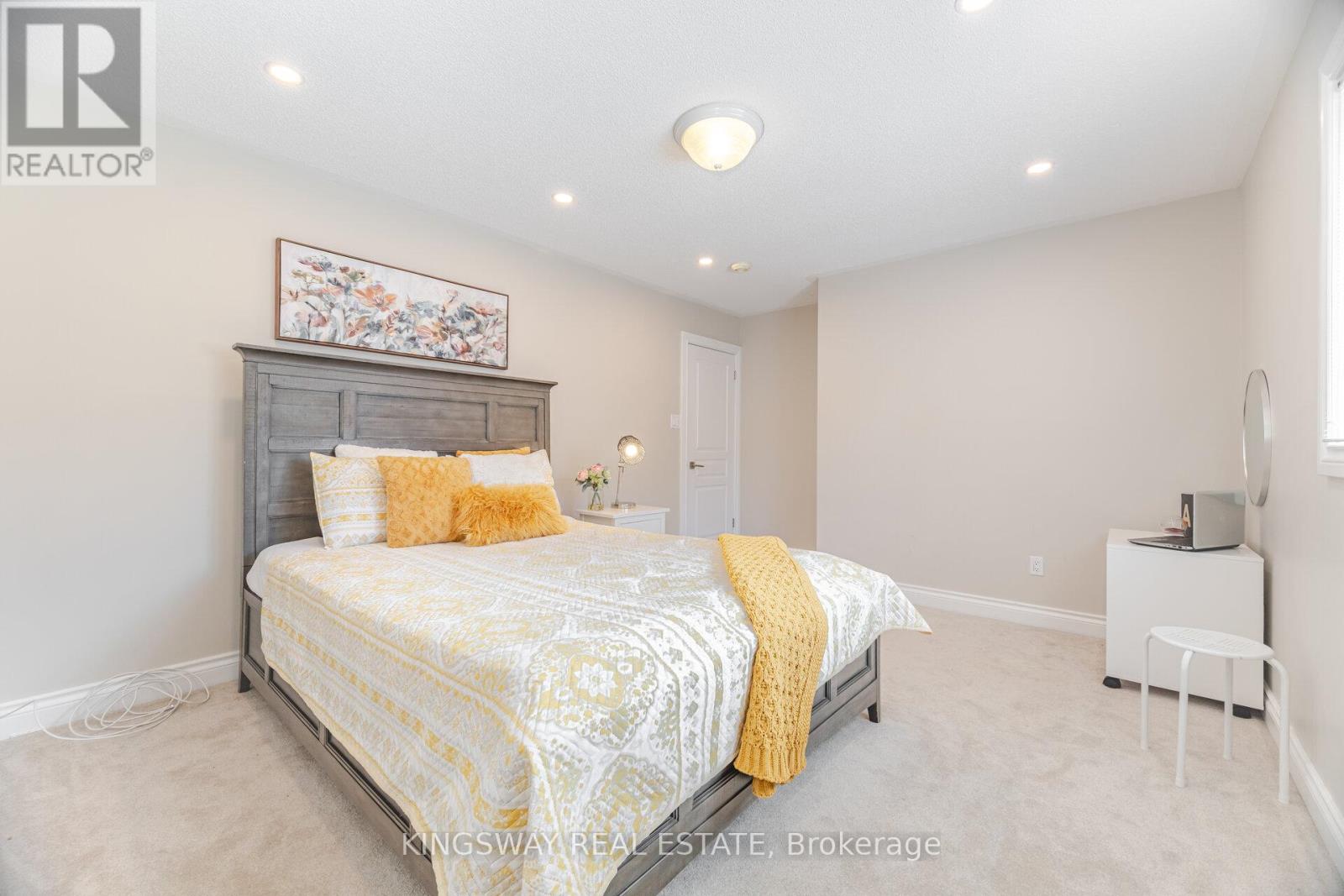 Photo 34 of 2246 Grand Ravine Drive, Oakville ON