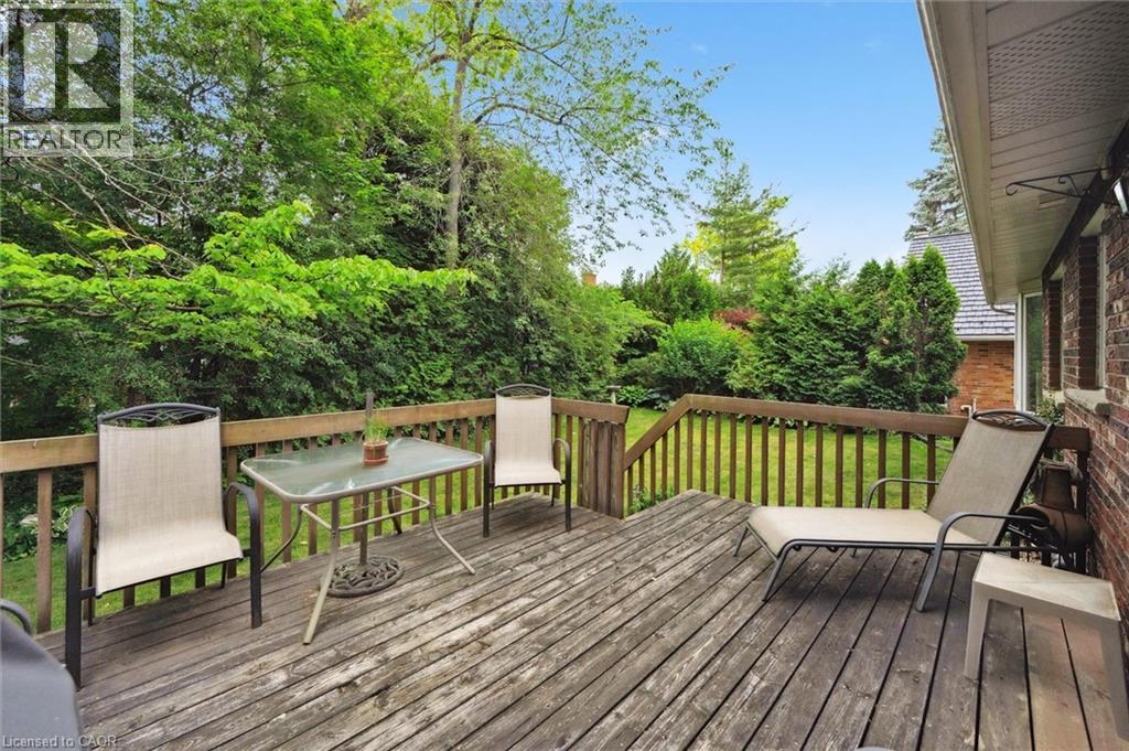 Photo 14 of 45 Applewood Crescent, Cambridge ON