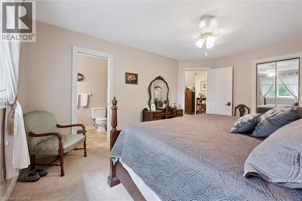 Photo 35 of 45 Applewood Crescent, Cambridge ON