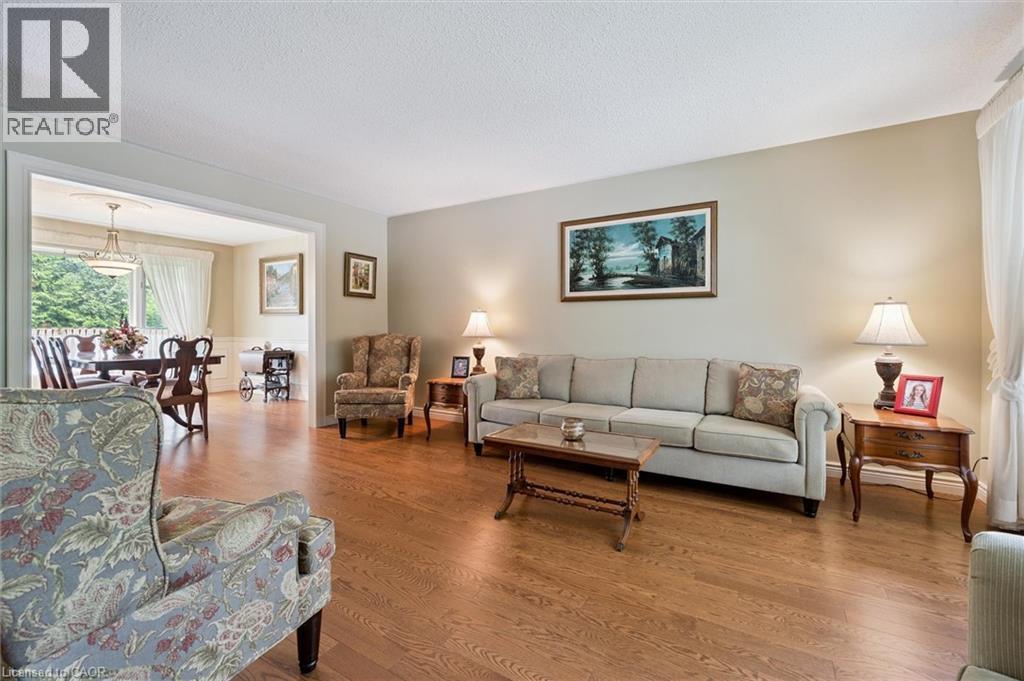 Photo 17 of 45 Applewood Crescent, Cambridge ON