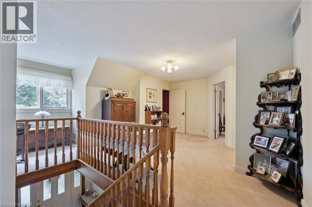 Photo 41 of 45 Applewood Crescent, Cambridge ON