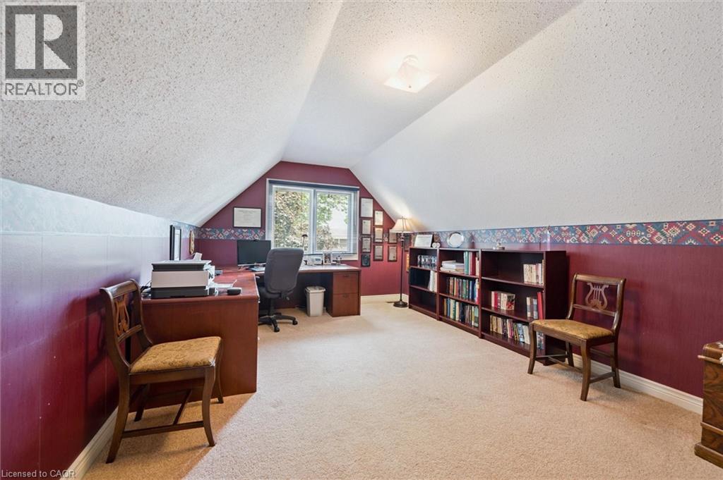 Photo 16 of 45 Applewood Crescent, Cambridge ON