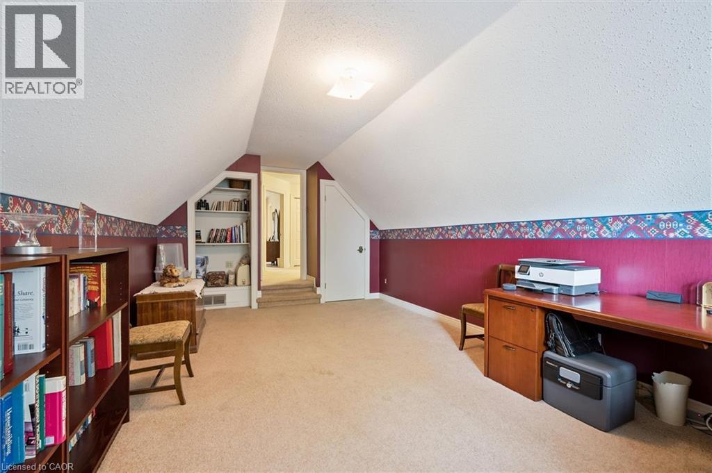 Photo 30 of 45 Applewood Crescent, Cambridge ON