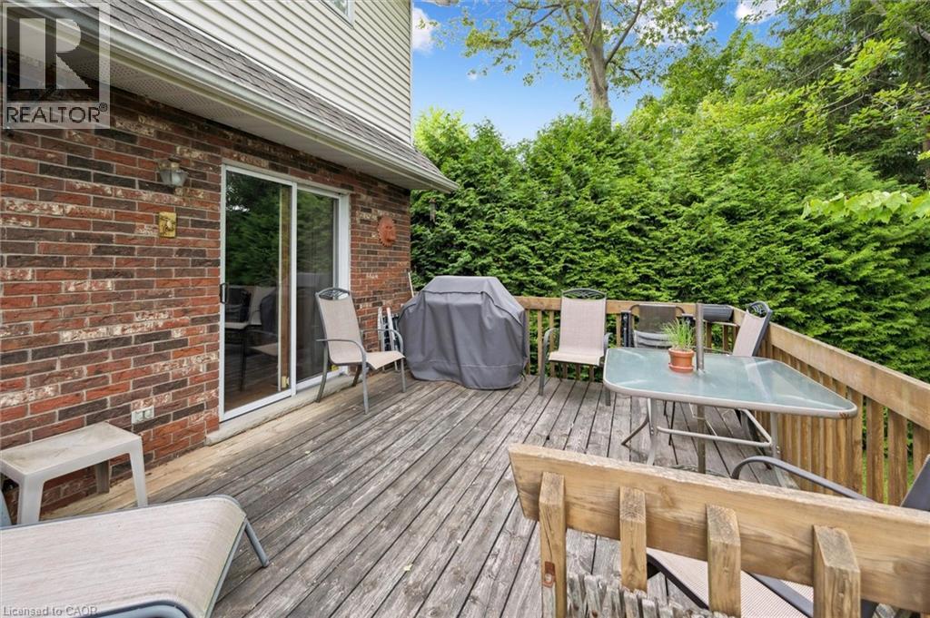 Photo 38 of 45 Applewood Crescent, Cambridge ON