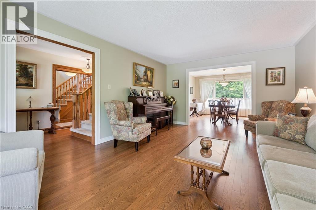 Photo 11 of 45 Applewood Crescent, Cambridge ON