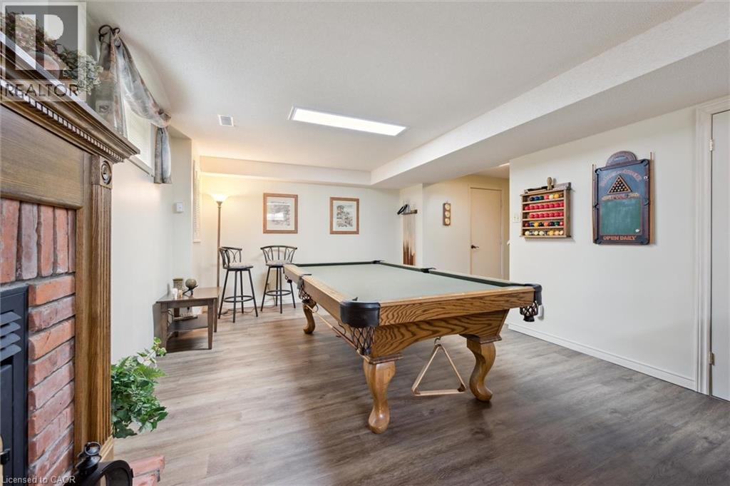Photo 10 of 45 Applewood Crescent, Cambridge ON