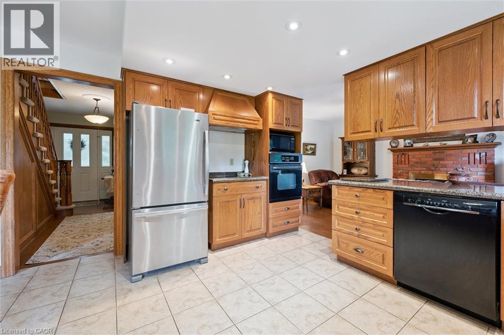 Photo 39 of 45 Applewood Crescent, Cambridge ON