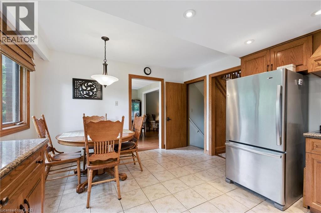 Photo 29 of 45 Applewood Crescent, Cambridge ON