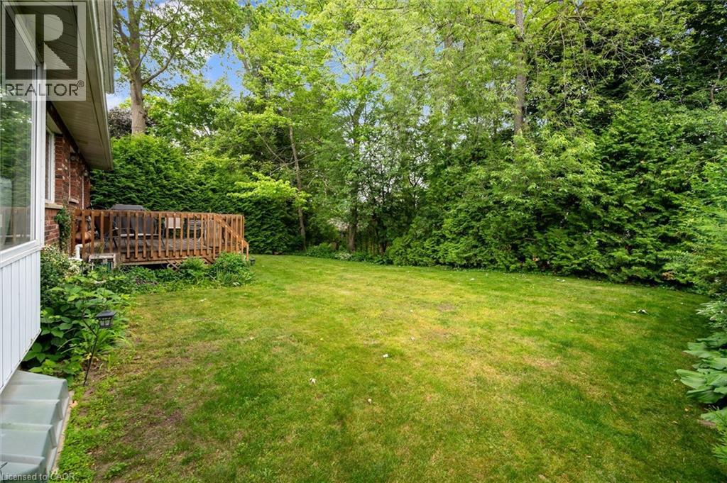 Photo 42 of 45 Applewood Crescent, Cambridge ON