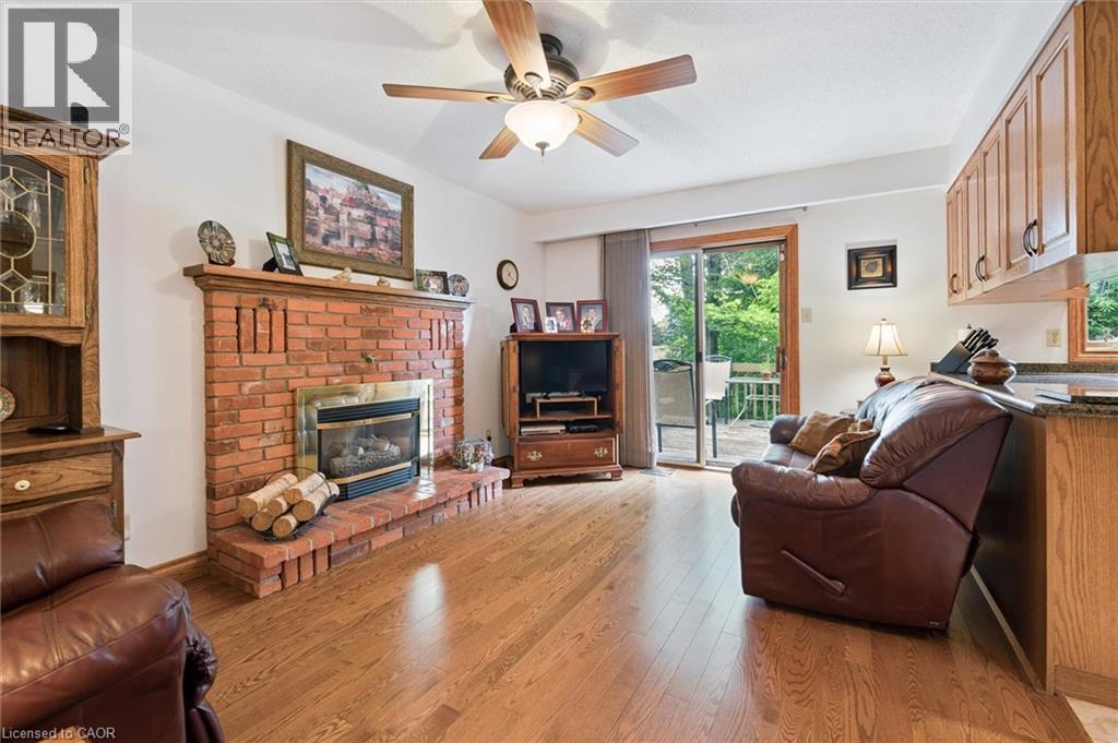 Photo 28 of 45 Applewood Crescent, Cambridge ON
