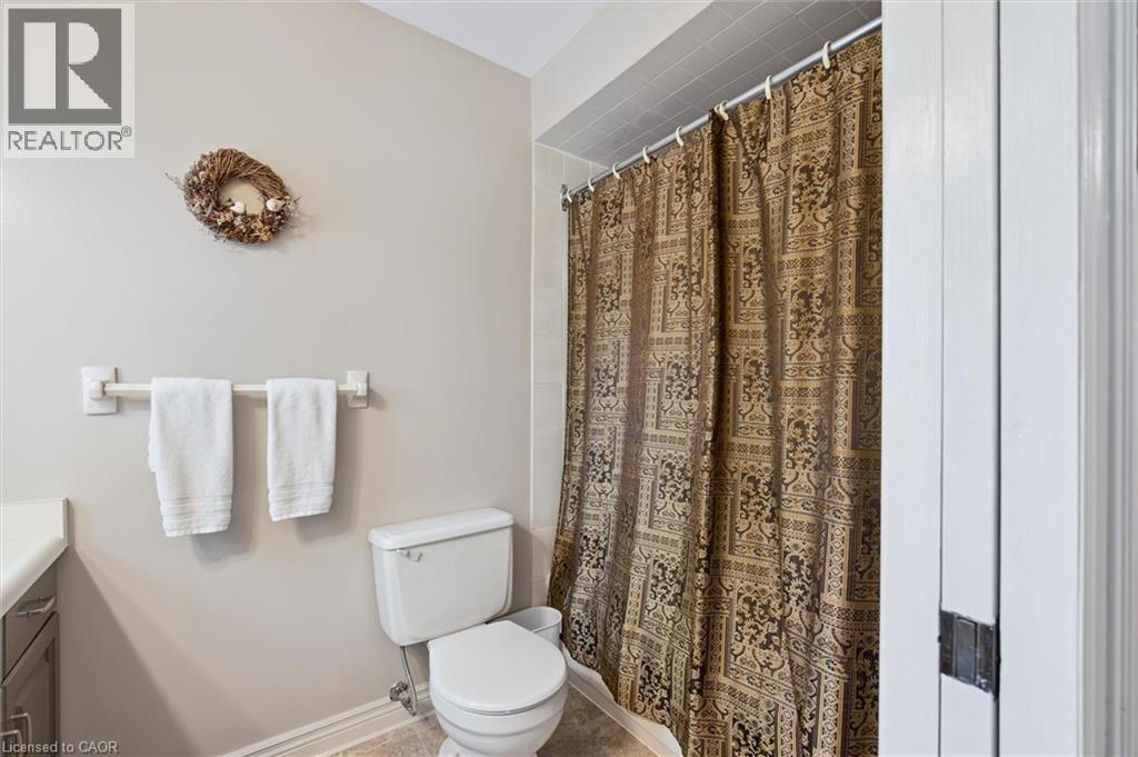 Photo 22 of 45 Applewood Crescent, Cambridge ON