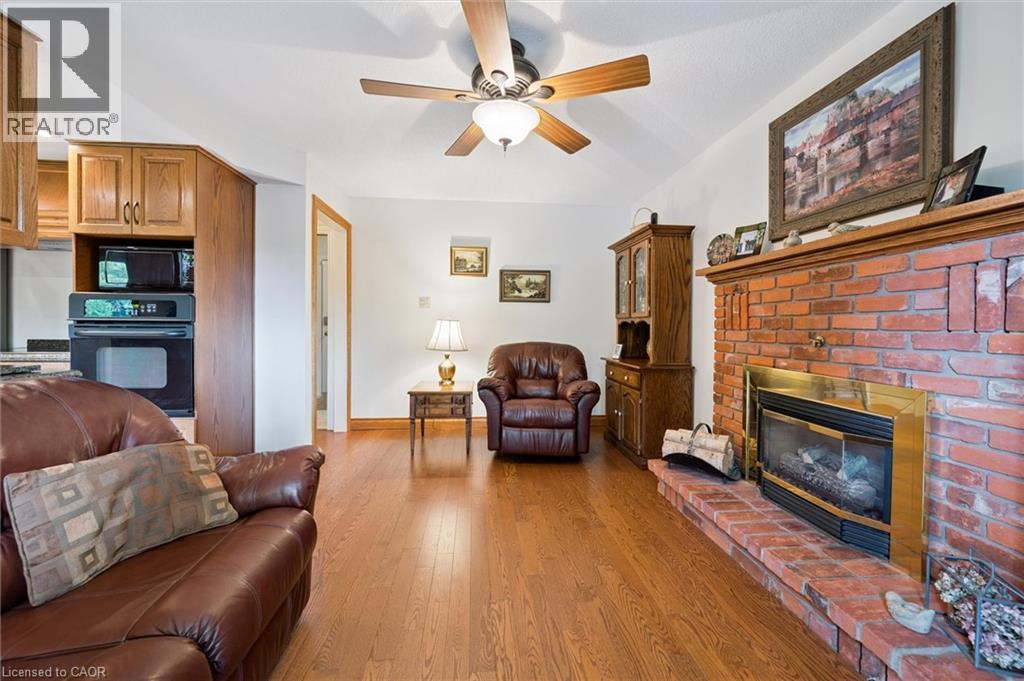 Photo 40 of 45 Applewood Crescent, Cambridge ON