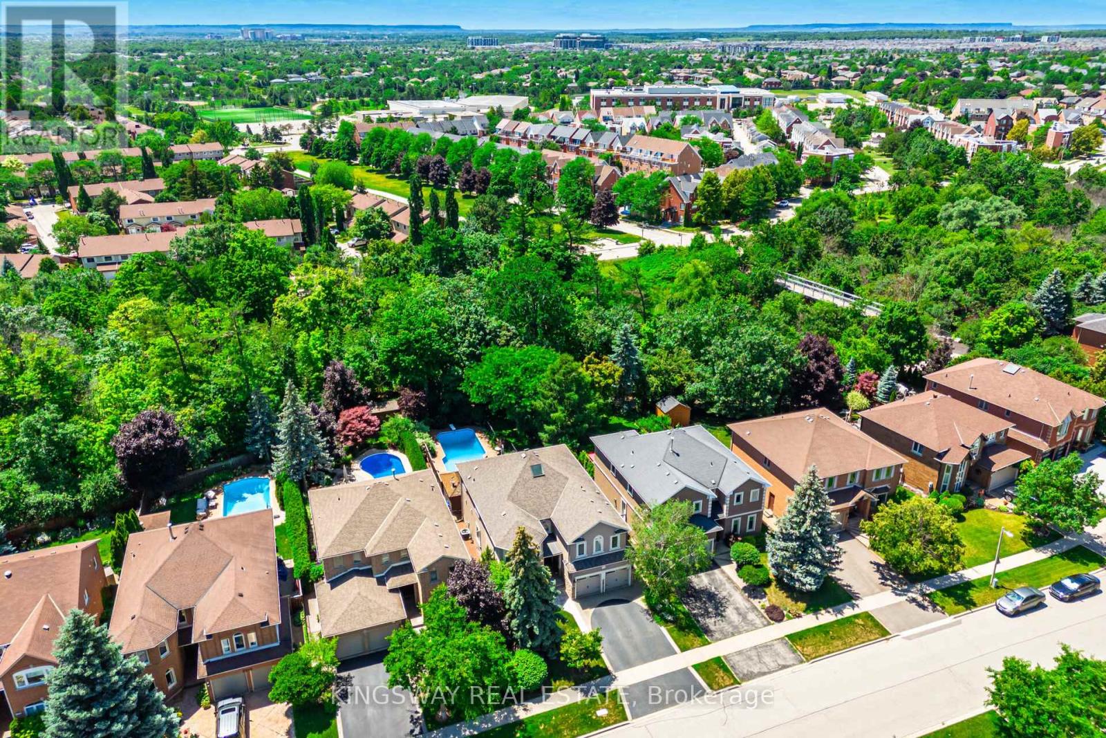 Photo 46 of 2246 Grand Ravine Drive, Oakville ON