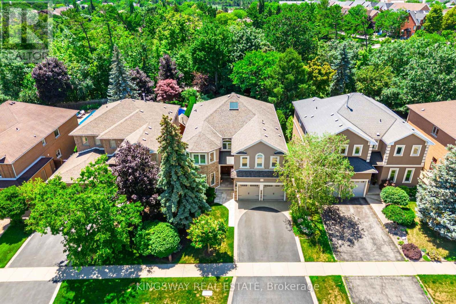 Photo 3 of 2246 Grand Ravine Drive, Oakville ON