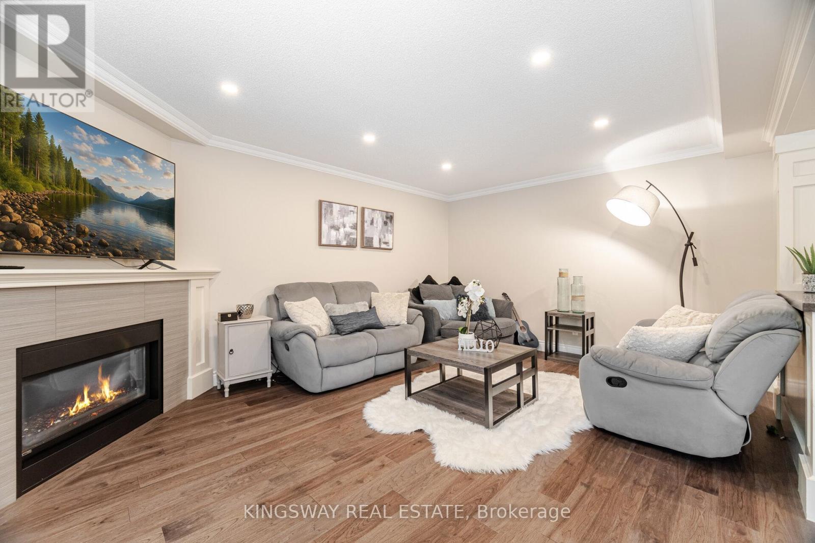 Photo 15 of 2246 Grand Ravine Drive, Oakville ON