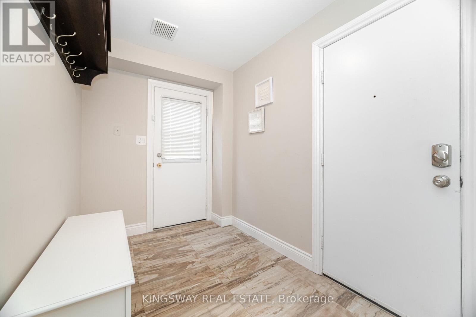 Photo 16 of 2246 Grand Ravine Drive, Oakville ON