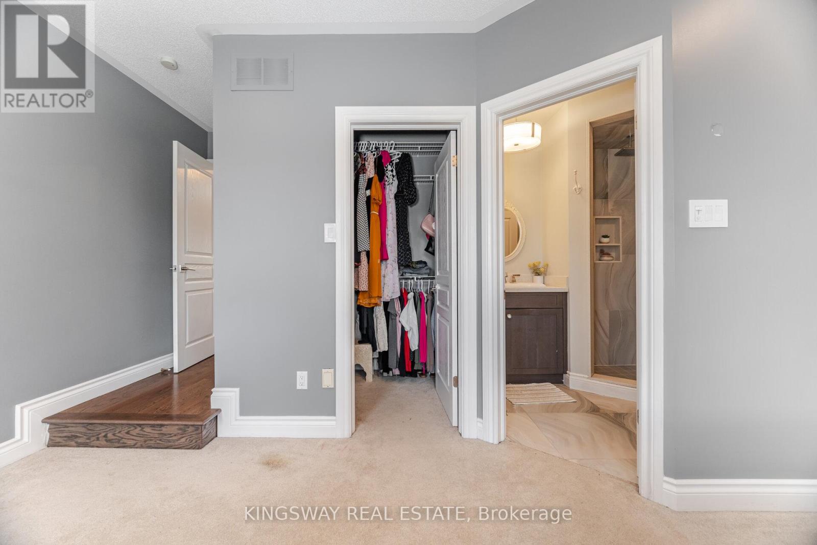 Photo 31 of 2246 Grand Ravine Drive, Oakville ON